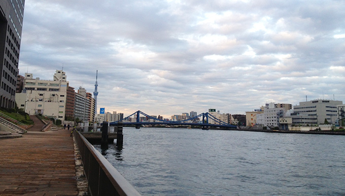 休日には隅田川沿いを走ることが多いです。空が開けて気持ちいい！
